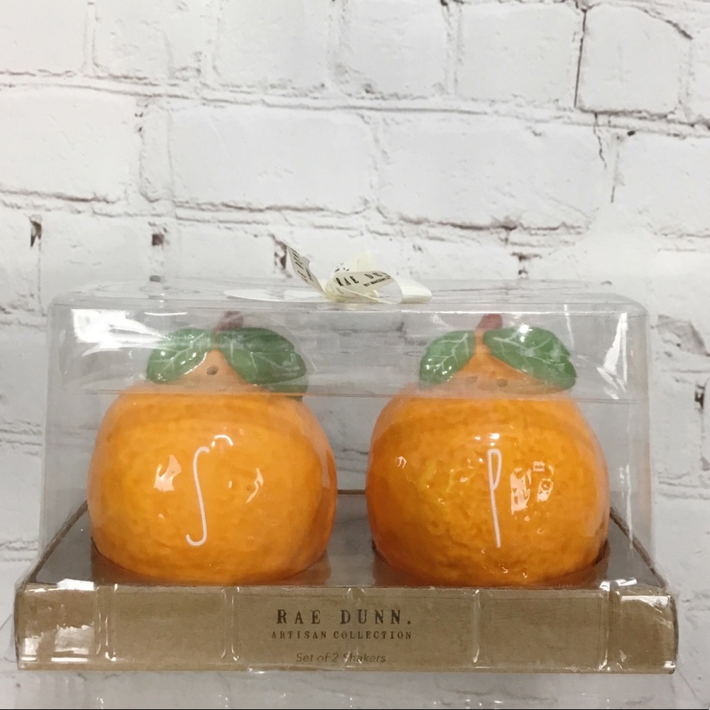 🚨FLASH SALE🚨Rae Dunn orange “SALT & PEPPER” shaker set